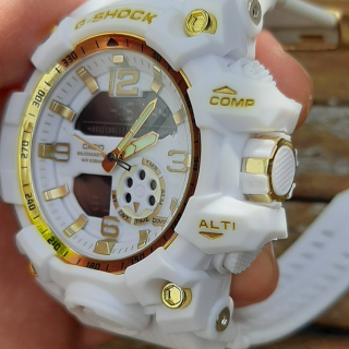 G-Shock Mudmaster Branco com Detalhes Dourados