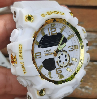 G-Shock Mudmaster Branco com Detalhes Dourados