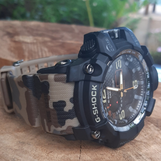 G-Shock Mudmaster Vermelho e Preto com Camuflagem na Pulseira