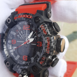 G-Shock Mud Resist com Pulseira Vermelha e Detalhes Pretos