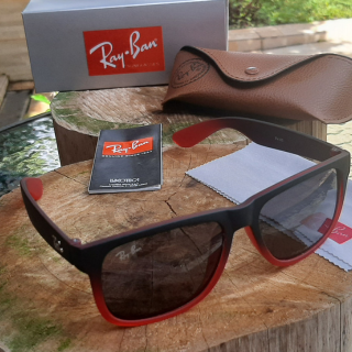 Ray Ban Justin Armação Preta e Vermelha Lentes Escuras Polarizadas