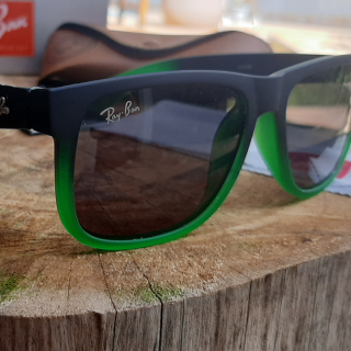 Ray Ban Justin Armação Preta e Verde Lentes Escuras Polarizadas