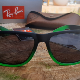 Ray Ban Justin Armação Preta e Verde Lentes Escuras Polarizadas