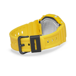 G-Shock GA-2100 Amarelo com Fundo Preto Carbon Core Guard Mini 42mm