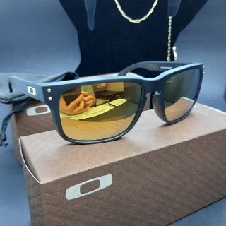 Oakley Holbrook Preto com Lente dourada