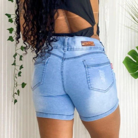 Short Meia Coxa Claro C Ilhos
