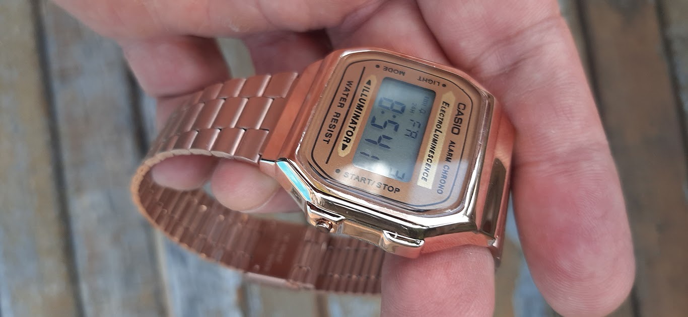 Relógio Casio Retrô Dourado