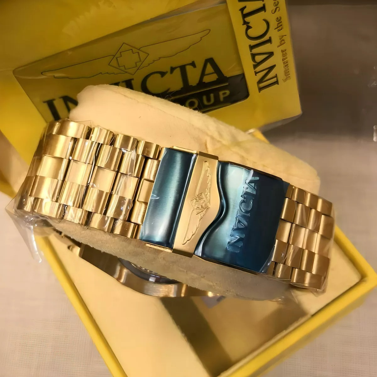 Invicta Bolt Zeus