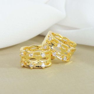 Brinco Argola Trabalhada Vazada com 4 Zircônias Folheado em Ouro 18k