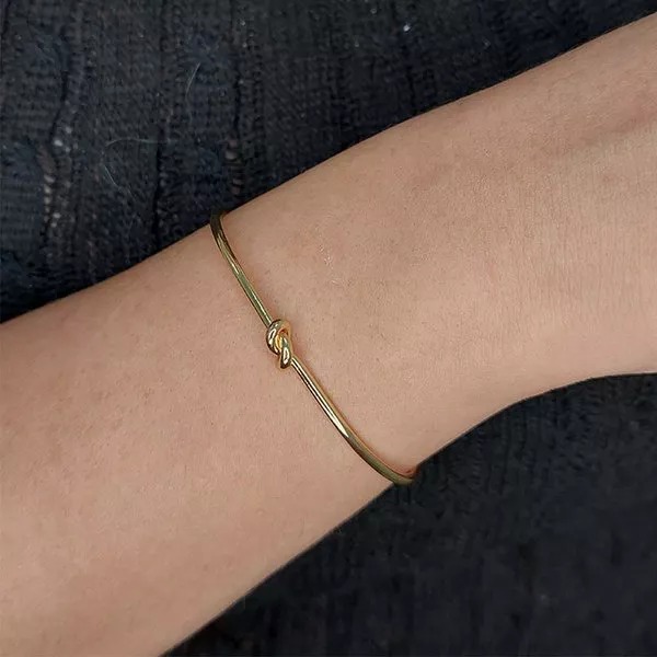 Bracelete Fino com Nó Folheado em Ouro 18k