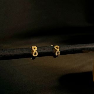 Brinco Argolinha Infinito Com Micro Zircônia Banhado em Ouro 18k