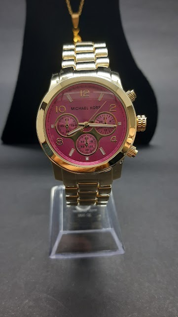 Kit Relógio Michael Kors prata fundo rosa + corrente e pingente fé prata