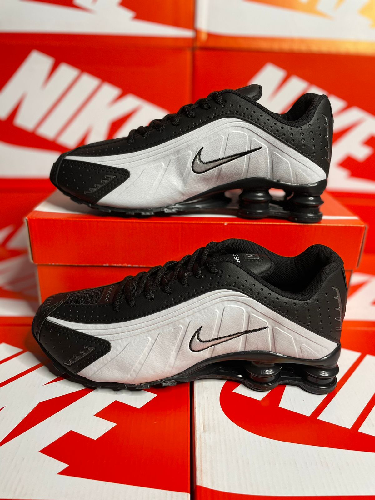 Tênis Shox R4 Masculino Nike Preto/Branco