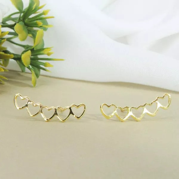 Brinco Ear Cuff Mini Corações Vazados Folheado em Ouro 18k