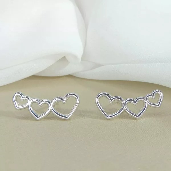 Brinco Ear Cuff  com Coração Vazado Folheado em Ródio Branco