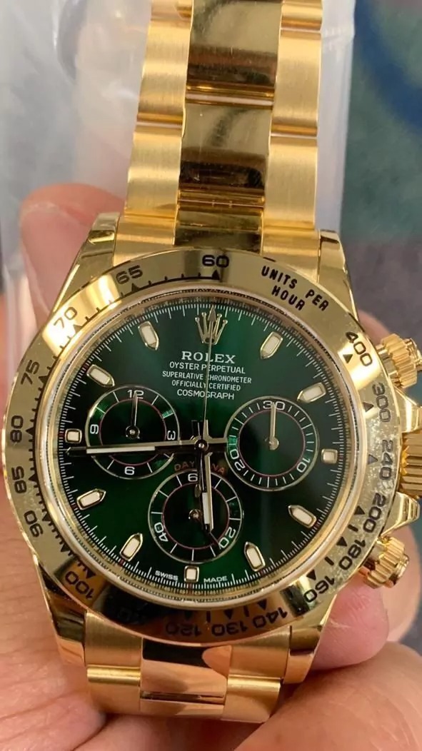 Rolex Oyster Perpetual Dourado Fundo Verde