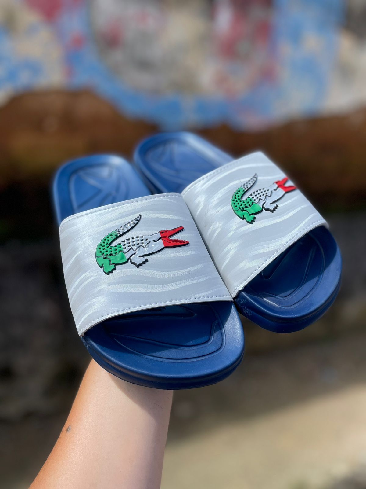 Chinelo Slide Lacoste em EVA Croco Azul Marinho