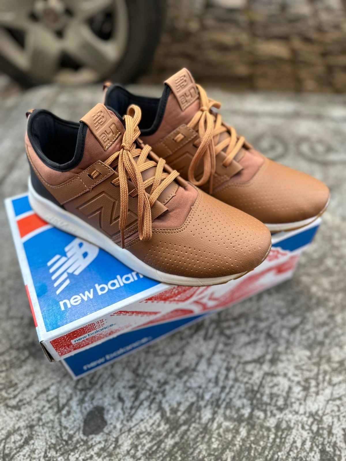 Tênis 247 LUXE Masculino New Balance Caramelo